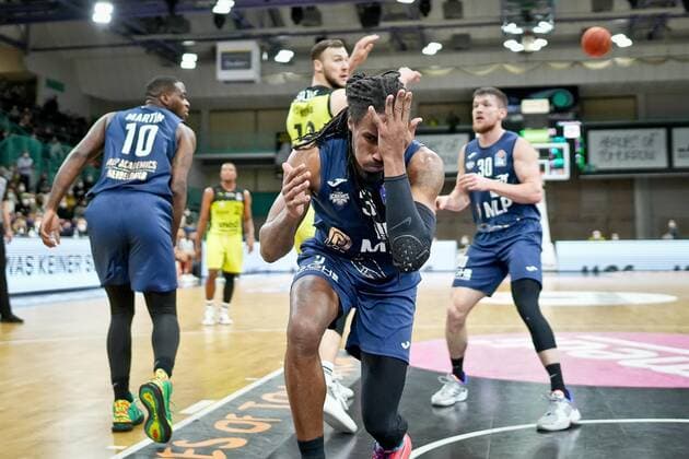 medi bayreuth - MLP Heidelberg , Basketball, Bundesliga, BBL, Spieltag 21, Spielzeit 2021 2022, 13.02.2022 3 Lowery, Robert (MLP Heidelberg) 19 Sajus Martynas (medi Bayreuth) medi bayreuth - MLP Heidelberg , Basketball, Bundesliga, BBL, Spieltag 21, Spielzeit 2021 2022, 13.02.2022 Bayreuth Copyright: xEibner-Pressefoto ThorstenxOchsx EP_TOS