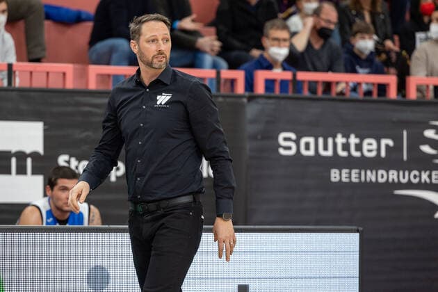 Steven Esterkamp (Uni Baskets Paderborn, Head Coach)¨¨Tigers Tübingen vs. Uni Baskets Paderborn, 2. Basketball, Bundesliga, Pro A, Barmer 2 Basketball, Spieltag 25, Spielzeit 2021 2022, 12.02.2022, ¨¨ Tigers Tübingen - Uni Baskets Paderborn, Basketball, 2. Bundesliga, Barmer 2 Basketball, Spieltag 25, Spielzeit 2021 2022, 12.02.2022 Tuebingen Copyright: xDennisxDuddek xEibnerxPressefotox EP_DDK