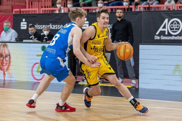 Gianni Otto (Tigers Tuebingen, 10), Peter Hemschemeier (Uni Baskets Paderborn, 08)¨¨Tigers Tübingen vs. Uni Baskets Paderborn, 2. Basketball, Bundesliga, Pro A, Barmer 2 Basketball, Spieltag 25, Spielzeit 2021 2022, 12.02.2022, ¨¨ Tigers Tübingen - Uni Baskets Paderborn, Basketball, 2. Bundesliga, Barmer 2 Basketball, Spieltag 25, Spielzeit 2021 2022, 12.02.2022 Tuebingen Copyright: xDennisxDuddek xEibnerxPressefotox EP_DDK
