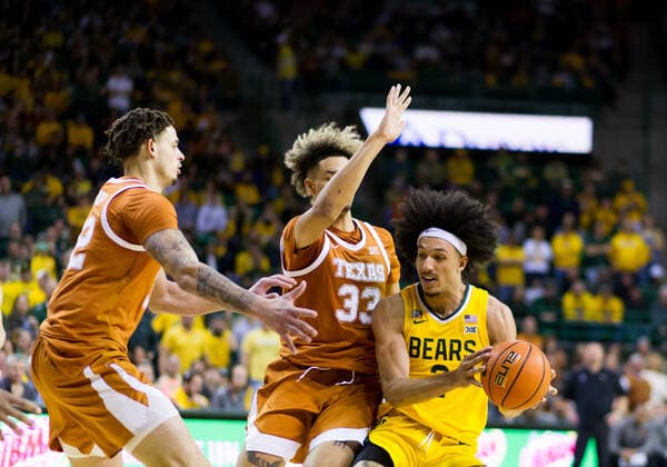 February 12 2022: Texas Longhorns forward Tre Mitchell (33) defends Baylor Bears guard Kendall Brown (2) passes the ball during the 2nd half of the NCAA, College League, USA Basketball game between the Texas Longhorns and Baylor Bears at Ferrell Center in Waco, Texas. CSM Waco US - ZUMAc04_ 20220212_zaf_c04_115 Copyright: xMatthewxLynchx