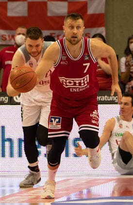 12.02.2022, xsltx, Basketball BBL Bundesliga, Giessen 46ers - Brose Bamberg emspor, v.l. Martin Laksa - Small Forward (Jobstairs Gießen 46ers) (DFL DFB REGULATIONS PROHIBIT ANY USE OF PHOTOGRAPHS as IMAGE SEQUENCES and or QUASI-VIDEO) Giessen
