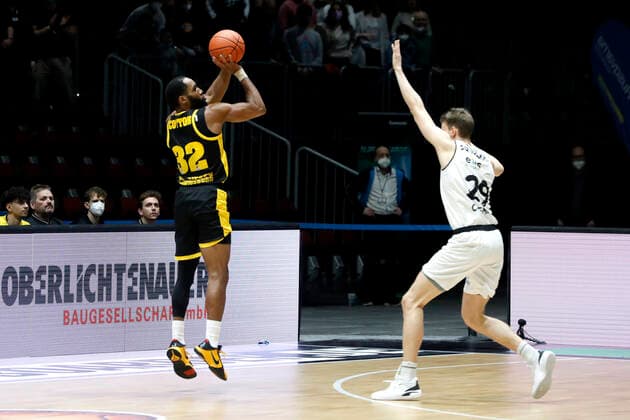 12.02.2022, easyCredit Basketball Bundesliga, BBL, Saison 2021 2022, Herren, Chemnitz Niners - MHP Riesen Ludwigsburg Tekele Cotton, MHP Riesen Ludwigsburg, Mindaugas Susinskas, Niners Chemnitz Chemnitz Messe Chemnitz Sachsen Germany