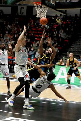 12.02.2022, easyCredit Basketball Bundesliga, BBL, Saison 2021 2022, Herren, Chemnitz Niners - MHP Riesen Ludwigsburg Tekele Cotton, MHP Riesen Ludwigsburg, Nelson Weidemann, Niners Chemnitz Chemnitz Messe Chemnitz Sachsen Germany