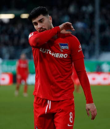 12.02.2022,1. Bundesliga, 22.Spieltag, Greuther Fuerth vs Hertha Berlin Fussball, im Bild: Suat Serdar(Hertha Berlin) bei der Auswechslung