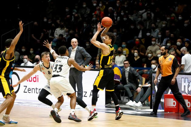 12.02.2022, easyCredit Basketball Bundesliga, BBL, Saison 2021 2022, Herren, Chemnitz Niners - MHP Riesen Ludwigsburg Jonah Radebaugh, MHP Riesen Ludwigsburg, Eric Washington, Niners Chemnitz Chemnitz Messe Chemnitz Sachsen Germany