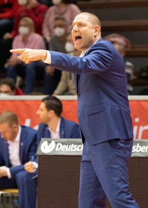 12.02.2022, xsltx, Basketball BBL Bundesliga, Giessen 46ers - Brose Bamberg emspor, v.l. Coach Oren Amiel (Bamberg) (DFL DFB REGULATIONS PROHIBIT ANY USE OF PHOTOGRAPHS as IMAGE SEQUENCES and or QUASI-VIDEO) Giessen