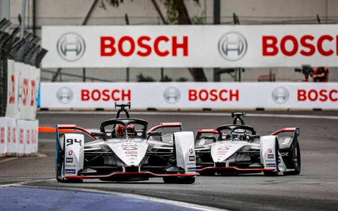 94 WEHRLEIN Pascal (ger), TAG Heuer Porsche Formula E Team, Porsche 99X Electric, action during the 2022 Mexico City ePrix, 2nd meeting of the 2021-22 ABB FIA Formula E World Championship, WM, Weltmeisterschaft on the Autodromo Hermanos Rodriguez from February 10 to 11, in Mexico City, Mexico - AUTO - 2022 FORMULA E Mexico City ePRIX DPPI Panoramic  03422003__F2_3132