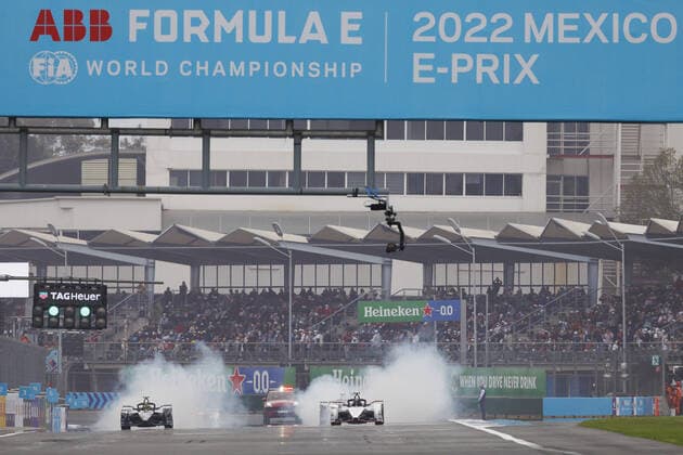 48 MORTARA Edoardo (swi), ROKiT Venturi Racing, Mercedes-EQ Silver Arrow 02, action, 94 WEHRLEIN Pascal (ger), TAG Heuer Porsche Formula E Team, Porsche 99X Electric, action, depart start, during the 2022 Mexico City ePrix, 2nd meeting of the 2021-22 ABB FIA Formula E World Championship, WM, Weltmeisterschaft on the Autodromo Hermanos Rodriguez from February 10 to 11, in Mexico City, Mexico - AUTO - 2022 FORMULA E Mexico City ePRIX DPPI Panoramic _LF30740