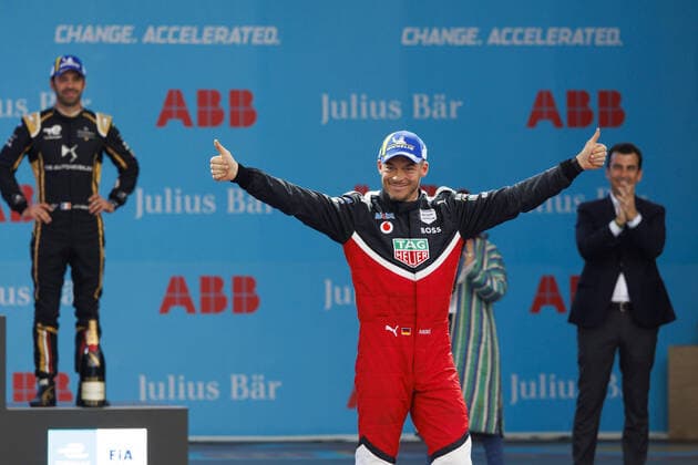 LOTTERER Andre (ger), TAG Heuer Porsche Formula E Team, Porsche 99X Electric, portrait podium ambiance, during the 2022 Mexico City ePrix, 2nd meeting of the 2021-22 ABB FIA Formula E World Championship, WM, Weltmeisterschaft on the Autodromo Hermanos Rodriguez from February 10 to 11, in Mexico City, Mexico - AUTO - 2022 FORMULA E Mexico City ePRIX DPPI Panoramic  _LF31342