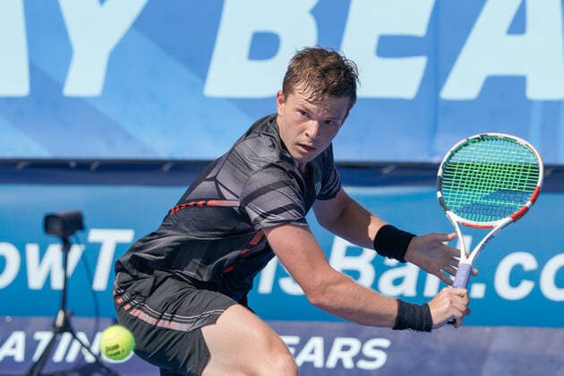 DELRAY BEACH, FL - FEBRUARY 12: Stefan Kozlov (USA) competes during the qualifying round of the ATP, Tennis Herren Delray Beach Open on February 12, 2022, at the Delray Beach Stadium & Tennis Center in Delray Beach, Florida.(Photo by Aaron Gilbert Icon Sportswire) TENNIS: FEB 12 Delray Beach Open Icon220212109