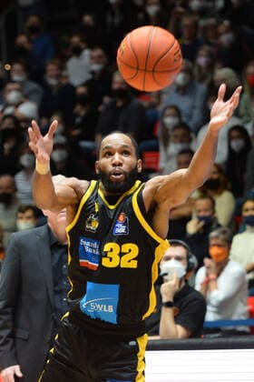 Tekele Cotton (MHP RIESEN Ludwigsburg), Niners Chemnitz vs. MHP RIESEN Ludwigsburg, easycredit Basketball Bundesliga, 12.02.2022 Niners Chemnitz vs. MHP RIESEN Ludwigsburg, easycredit Basketball Bundesliga, 12.02.2022 Chemnitz Copyright: xBertxHarzer xEibner-xPressefotox