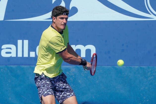 DELRAY BEACH, FL - FEBRUARY 12: Emilio Gomez (ECU) competes during the qualifying round of the ATP, Tennis Herren Delray Beach Open on February 12, 2022, at the Delray Beach Stadium & Tennis Center in Delray Beach, Florida.(Photo by Aaron Gilbert Icon Sportswire) TENNIS: FEB 12 Delray Beach Open Icon220212062