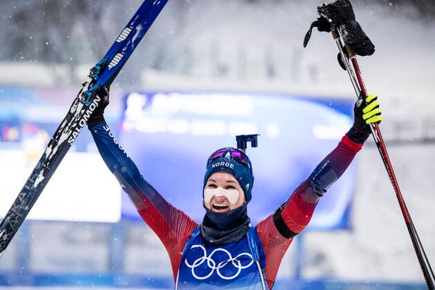 220213 Marte Olsbu Roiseland of Norway celebrates after competing in women s biathlon 10 km pursuit during day 9 of the 2022 Winter Olympics on February 13, 2022 in Zhangjiakou. Photo: Joel Marklund BILDBYRAN kod JM JM0281 bbeng skidskytte biathlon skiskyting Olympic Games, Olympische Spiele, Olympia, OS olympics winter olympics os ol olympiska spel vinter-os olympiske leker peking peking 2022 beijing 2022 beijing 2022 olympic games beijing 2022 winter olympic games peking-os beijing-ol vinter-ol jaktstart dam jubel norge Copyright: JOELxMARKLUND BB220213JM044