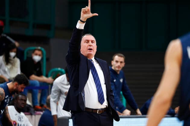 21. Spieltag der easyCredit BBL Basketball Bundesliga in der Oberfrankenhalle in Bayreuth Saison 2021-2022 Medi Bayreuth gegen MLP Academics Heidelberg Branislav Ignjatovic (MLP Academics Heidelberg Trainer)