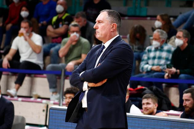 21. Spieltag der easyCredit BBL Basketball Bundesliga in der Oberfrankenhalle in Bayreuth Saison 2021-2022 Medi Bayreuth gegen MLP Academics Heidelberg Branislav Ignjatovic (MLP Academics Heidelberg Trainer)