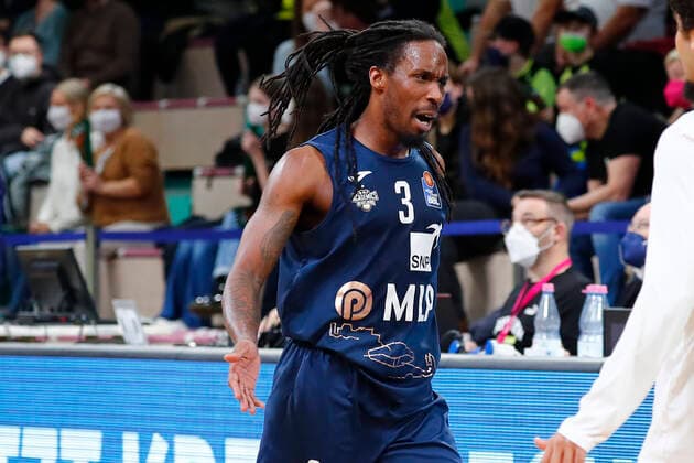 21. Spieltag der easyCredit BBL Basketball Bundesliga in der Oberfrankenhalle in Bayreuth Saison 2021-2022 Medi Bayreuth gegen MLP Academics Heidelberg Robert Lowery (MLP Academics Heidelberg) -3-