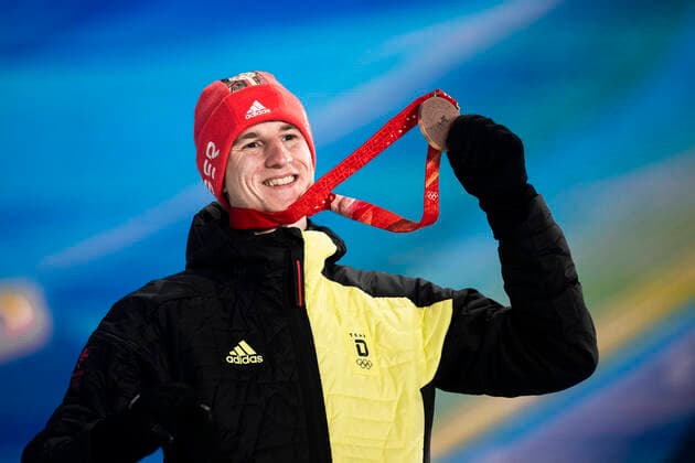 Sport Themen der Woche KW06 Sport Bilder des Tages 220213 Karl Geiger of Germany celebrates with his bronze medal at the medal ceremony for men s Ski jumping, Skispringen, Ski, nordisch large hill individual during day 9 of the 2022 Winter Olympics on February 13, 2022 in Zhangjiakou. Photo: Jon Olav Nesvold BILDBYRAN COP 217 JE0041 Olympic Games, Olympische Spiele, Olympia, OS olympics winter olympics os ol olympiska spel vinter-os olympiske leker peking peking 2022 beijing 2022 beijing 2022 olympic games beijing 2022 winter olympic games peking-os beijing-ol vinter-ol 9 bbeng norge jubel guld *** 220213 Karl Geiger of Germany celebrates with his bronze medal at the medal ceremony for men s ski jumping large hill individual during day 9 of the 2022 Winter Olympics on February 13, 2022 in Zhangjiakou Photo Jon Olav Nesvold BILDBYRAN COP 217 JE0041 olympic games olympics winter olympics os ol olympics winter os os olympics peking peking peking 2022 beijing 2022 beijing 2022 olympic games beijing 2022 winter olympic games peking os beijing ol winter ol 9 bbeng norway jubilant gold,  Copyright: JONxOLAVxNESVOLD BB220213JE124