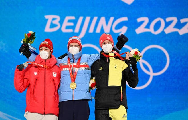 (220213) -- ZHANGJIAKOU, Feb. 13, 2022 -- Gold medalist Marius Lindvik (C) of Norway, silver medalist Kobayashi Ryoyu (L) of Japan and bronze medalist Karl Geiger of Germany pose during the awarding ceremony of Ski jumping, Skispringen, Ski, nordisch men s large hill individual at Zhangjiakou Medals Plaza of the Winter Olympics in Zhangjiakou, north China s Hebei Province, Feb. 13, 2022. ) (BEIJING2022)CHINA- ZHANGJIAKOU-OLYMPIC Winter games, Winterspiele,Spiele, Summer games AWARDING CEREMONY (CN) FengxKaihua