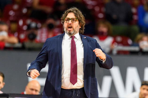 GER, easy credit BBl, FC Bayern Muenchen Basketball vs. Fraport Skyliners 13.02.2022, Audi Dome, Muenchen, GER, easy credit BBl, FC Bayern Muenchen Basketball vs. Fraport Skyliners, im Bild Andrea Trinchieri (Trainer FC Bayern Basketball)