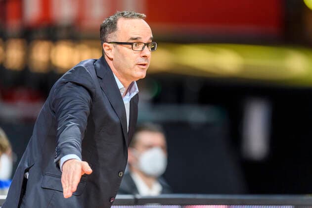 GER, easy credit BBl, FC Bayern Muenchen Basketball vs. Fraport Skyliners 13.02.2022, Audi Dome, Muenchen, GER, easy credit BBl, FC Bayern Muenchen Basketball vs. Fraport Skyliners, im Bild Diego Ocampo (Trainer Fraport Skyliners)