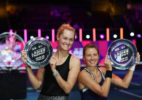Russia Tennis St.Petersburg Ladies Trophy 2022 8113639 13.02.2022 Winners New Zealand s Erin Routliffe and Poland s Alicja Rosolska pose with the main trophies during the award ceremony following the women s doubles tennis final match at the St. Petersburg Ladies Trophy 2022 tennis tournament in St.Petersburg, Russia. Alexei Danichev Sputnik St. Petersburg Russia  Copyright: xAlexeixDanichevx