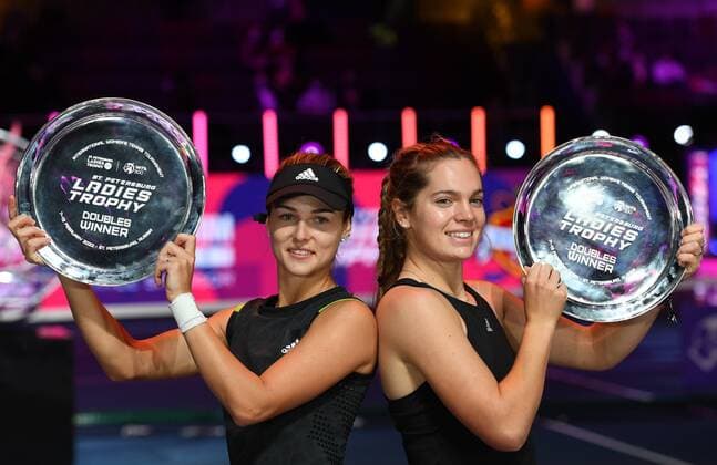 Russia Tennis St.Petersburg Ladies Trophy 2022 8113619 13.02.2022 Winners Russia s Anna Kalinskaya and Caty McNally, of the United States, pose with the main trophies during the award ceremony following the women s doubles tennis final match at the St. Petersburg Ladies Trophy 2022 tennis tournament in St.Petersburg, Russia. Alexei Danichev Sputnik St. Petersburg Russia  Copyright: xAlexeixDanichevx
