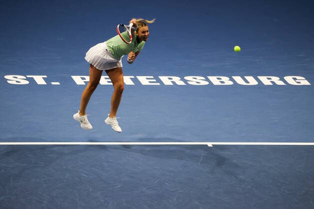 ST PETERSBURG, RUSSIA - FEBRUARY 13, 2022: Estonia s Anett Kontaveit in her final tennis singles match against Greece s Maria Sakkari as part of the 2022 WTA, Tennis Damen St Petersburg Ladies Trophy at Sibur Arena. Alexander Demianchuk TASS  TS122F15