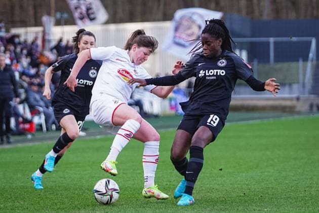 Sport Bilder des Tages Cologne, Germany, February 13th Adriana Achcinska (9 Koeln) and Nicole Anyomi (19 Frankfurt) in action during the Flyeralarm Frauen-Bundesliga 2021 2022 match between 1. FC Koeln and Eintracht Frankfurt at Franz-Kremer-Stadium in Cologne, Germany. Norina Toenges Sports Press Phot 1. FC Koeln v Eintracht Frankfurt - Flyeralarm Frauen-Bundesliga 2021 2022 - Franz-Kremer-Stadium 