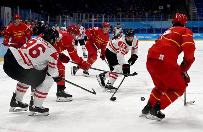 (220213) -- BEIJING, Feb. 13, 2022 -- Eric O Dell (2nd R) of Canada competes during the Ice hockey, Eishockey men s preliminary round Group A match between China and Canada at National Indoor Stadium in Beijing, capital of China, Feb. 13, 2022. ) (BEIJING2022)CHINA-BEIJING-OLYMPIC Winter games, Winterspiele,Spiele, Summer games ICE HOCKEY-MEN S PRELIMINARY-CHN VS CAN(CN) LiuxXiao 