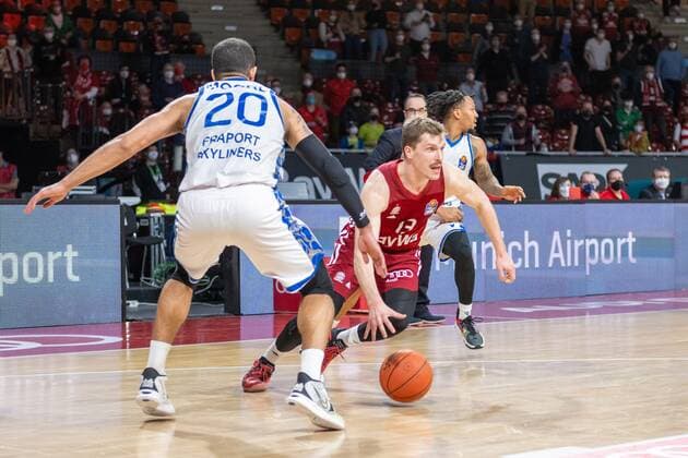 Rasheed More 20 (Fraport Skyliner), Andreas Obst 13 (FC Bayern), FC Bayern Basketball vs. Fraport Skyliners, easyCredit BBL, 13.02.2022 Muenchen Bayern Deutschland