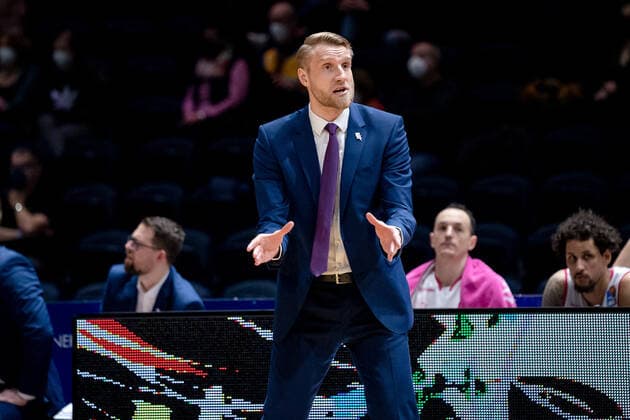 Toumas Iisalo (Headcoach Telekom Baskets Bonn) Basketball Loewen Braunschweig - Telekom Baskets Bonn Basketball Loewen Braunschweig - Telekom Baskets Bonn, Basketball, BBL, Saison 2020 2021, 13.02.2022 Braunschweig Copyright: xEibner-Pressefoto DanielxReineltx EP_DRT