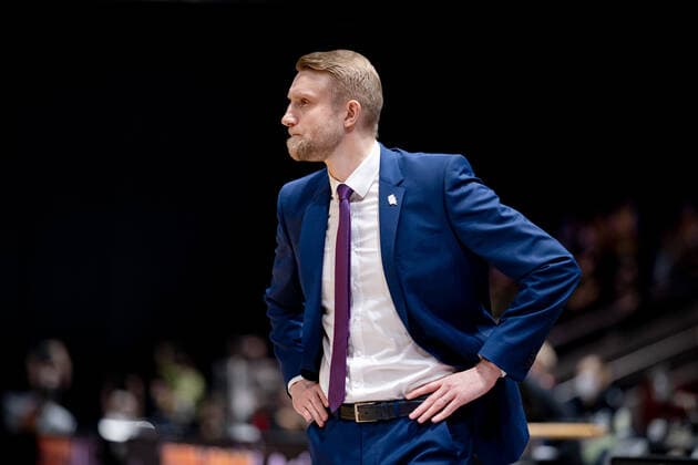 Toumas Iisalo (Headcoach Telekom Baskets Bonn) Basketball Loewen Braunschweig - Telekom Baskets Bonn Basketball Loewen Braunschweig - Telekom Baskets Bonn, Basketball, BBL, Saison 2020 2021, 13.02.2022 Braunschweig Copyright: xEibner-Pressefoto DanielxReineltx EP_DRT