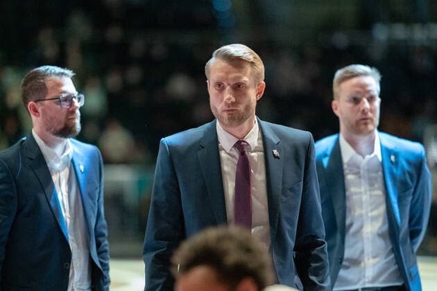 Toumas Iisalo (Headcoach Telekom Baskets Bonn) Basketball Loewen Braunschweig - Telekom Baskets Bonn Basketball Loewen Braunschweig - Telekom Baskets Bonn, Basketball, BBL, Saison 2020 2021, 13.02.2022 Braunschweig Copyright: xEibner-Pressefoto DanielxReineltx EP_DRT