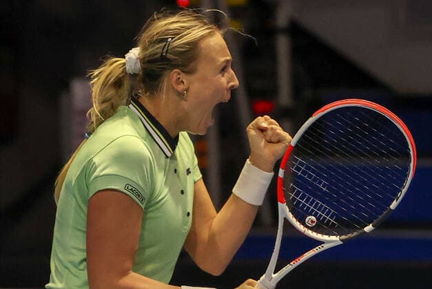 ST PETERSBURG, RUSSIA - FEBRUARY 13, 2022: Estonia s Anett Kontaveit in her final tennis singles match against Greece s Maria Sakkari as part of the 2022 WTA, Tennis Damen St Petersburg Ladies Trophy at Sibur Arena. Alexander Demianchuk TASS  TS122F6C