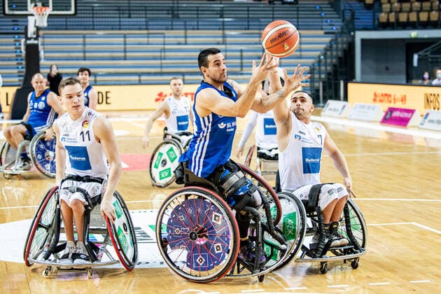 Rollstuhlbasketball Bundesliga; RSV Lahn-Dill - BG Baskets Hamburg, 12.02.22 Mojtaba Kamali ( 24 BG Baskets Hamburg), Peyman Mizan ( 7 RSV Lahn-Dill), Quinten Zantinge ( 11 RSV Lahn-Dill) Rollstuhlbasketball Bundesliga; RSV Lahn-Dill - BG Baskets Hamburg: Wetzlar, 12.02.22 Copyright: xBEAUTIFULxSPORTS Roeczeyx