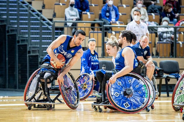 Rollstuhlbasketball Bundesliga; RSV Lahn-Dill - BG Baskets Hamburg, 12.02.22 Mojtaba Kamali ( 24 BG Baskets Hamburg), Saman Balaghi ( 23 BG Baskets Hamburg), Catharina Weiss ( 10 RSV Lahn-Dill) Rollstuhlbasketball Bundesliga; RSV Lahn-Dill - BG Baskets Hamburg: Wetzlar, 12.02.22 Copyright: xBEAUTIFULxSPORTS Roeczeyx