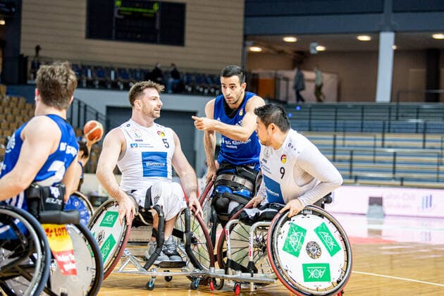 Rollstuhlbasketball Bundesliga; RSV Lahn-Dill - BG Baskets Hamburg, 12.02.22 Mojtaba Kamali ( 24 BG Baskets Hamburg), Simon Brown ( 5 RSV Lahn-Dill), Hiroaki Kozai ( 9 RSV Lahn-Dill) Rollstuhlbasketball Bundesliga; RSV Lahn-Dill - BG Baskets Hamburg: Wetzlar, 12.02.22 Copyright: xBEAUTIFULxSPORTS Roeczeyx