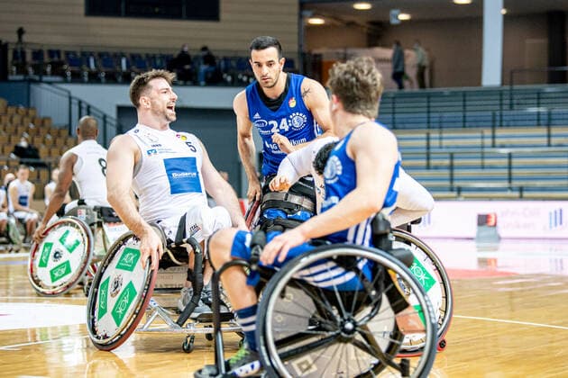 Rollstuhlbasketball Bundesliga; RSV Lahn-Dill - BG Baskets Hamburg, 12.02.22 Simon Brown ( 5 RSV Lahn-Dill), Mojtaba Kamali ( 24 BG Baskets Hamburg), Rollstuhlbasketball Bundesliga; RSV Lahn-Dill - BG Baskets Hamburg: Wetzlar, 12.02.22 Copyright: xBEAUTIFULxSPORTS Roeczeyx