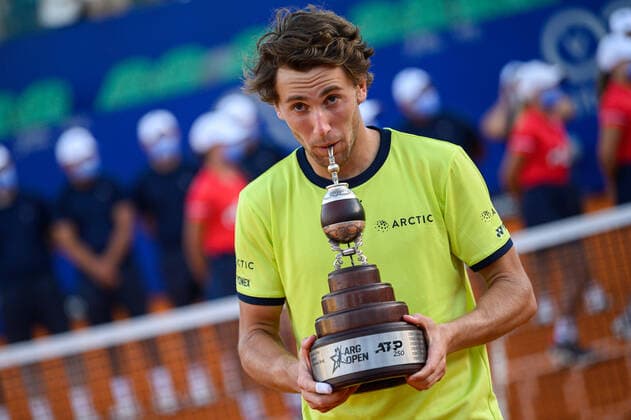 February 13, 2022, Buenos Aires, Argentina: Casper Ruud of Norway Celebrates with a trophy after winning the Men s Singles Final match against Diego Schwartzman of Argentina at Buenos Aires Lawn Tennis Club. Buenos Aires Argentina - ZUMAs197 20220213_zaa_s197_278 Copyright: xManuelxCortinax