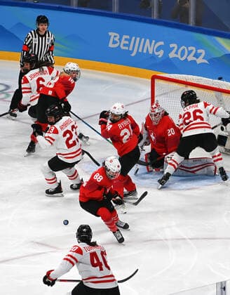 (220214) -- BEIJING, Feb. 14, 2022 -- Athletes of Canada and Switzerland compete during the Ice hockey, Eishockey women s play-off semifinal between Canada and Switzerland at Wukesong Sports Centre in Beijing, capital of China, Feb. 14, 2022. ) (BEIJING2022)CHINA-BEIJING-OLYMPIC Winter games, Winterspiele,Spiele, Summer games ICE HOCKEY-WOMEN S PLAYOFF SEMIFINAL-CANADA VS SWITZERLAND (CN) LiuxXiao 