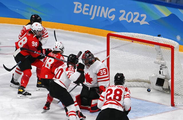 (220214) -- BEIJING, Feb. 14, 2022 -- Goalkeeper Ann-Renee Desbiens (2nd R) of Canada misses a goal during the Ice hockey, Eishockey women s play-off semifinal between Canada and Switzerland at Wukesong Sports Centre in Beijing, capital of China, Feb. 14, 2022. ) (BEIJING2022)CHINA-BEIJING-OLYMPIC Winter games, Winterspiele,Spiele, Summer games ICE HOCKEY-WOMEN S PLAYOFF SEMIFINAL-CANADA VS SWITZERLAND (CN) LiuxXiao 
