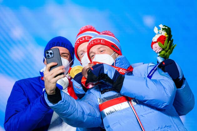 220214 Quentin Fillon Maillet of France, Johannes Thingnes Bo of Norway and Tarjei Bo of Norway celebrate at the medal ceremony for men s biathlon 10 km sprint during day 10 of the 2022 Winter Olympics on February 14, 2022 in Zhangjiakou. Photo: Joel Marklund BILDBYRAN kod JM JM0284 bbeng Olympic Games, Olympische Spiele, Olympia, OS olympics winter olympics os ol olympiska spel vinter-os olympiske leker peking peking 2022 beijing 2022 beijing 2022 olympic games beijing 2022 winter olympic games peking-os beijing-ol vinter-ol medaljceremoni medaljeseremoni celebration jubel norge norway guld brons Copyright: JOELxMARKLUND BB220214JM022