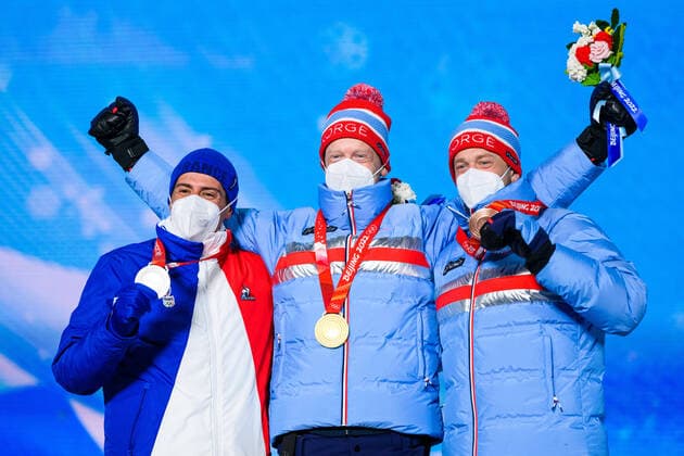 220214 Quentin Fillon Maillet of France, Johannes Thingnes Bo of Norway and Tarjei Bo of Norway celebrate at the medal ceremony for men s biathlon 10 km sprint during day 10 of the 2022 Winter Olympics on February 14, 2022 in Zhangjiakou. Photo: Joel Marklund BILDBYRAN kod JM JM0284 bbeng Olympic Games, Olympische Spiele, Olympia, OS olympics winter olympics os ol olympiska spel vinter-os olympiske leker peking peking 2022 beijing 2022 beijing 2022 olympic games beijing 2022 winter olympic games peking-os beijing-ol vinter-ol medaljceremoni medaljeseremoni celebration jubel norge norway guld brons Copyright: JOELxMARKLUND BB220214JM032
