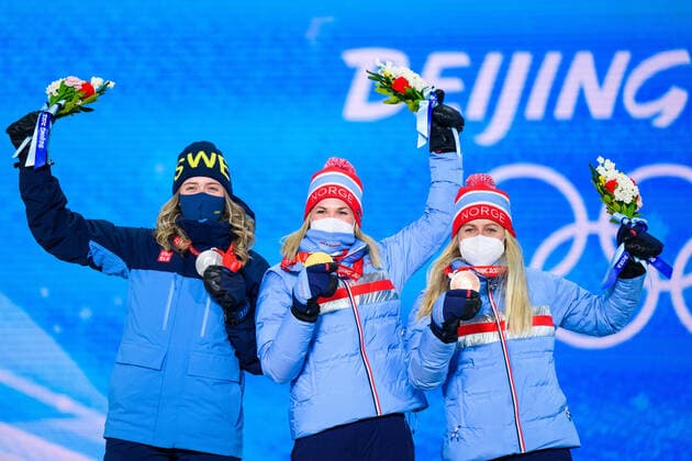 220214 Elvira Öberg of Sweden, Marte Olsbu Roiseland of Norway and Tiril Eckhoff of Norway celebrate at the medal ceremony for women?s biathlon 10 km pursuit during day 10 of the 2022 Winter Olympics on February 14, 2022 in Zhangjiakou. Photo: Joel Marklund BILDBYRAN kod JM JM0284 bbeng Olympic Games, Olympische Spiele, Olympia, OS olympics winter olympics os ol olympiska spel vinter-os olympiske leker peking peking 2022 beijing 2022 beijing 2022 olympic games beijing 2022 winter olympic games peking-os beijing-ol vinter-ol medaljceremoni medaljeseremoni celebration jubel sverige sweden norge norway guld silver brons Copyright: JOELxMARKLUND BB220214JM069