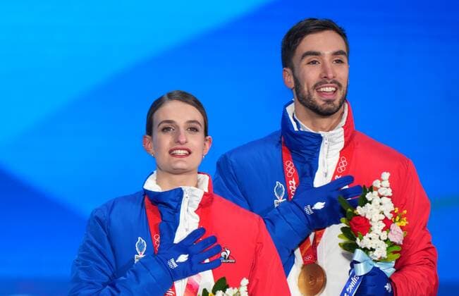 China Olympics 2022 Medal Ceremony 8114566 14.02.2022 Gold medalists France s Gabriella Papadakis and Guillaume Cizeron celebrate on the podium during the medal ceremony for the ice dance Figure skating, Eiskunstlauf event during the Beijing 2022 Winter Olympic Games, Olympische Spiele, Olympia, OS at the Medals Plaza in Beijing, China. Alexander Vilf Sputnik Beijing China  Copyright: xAlexanderxVilfx