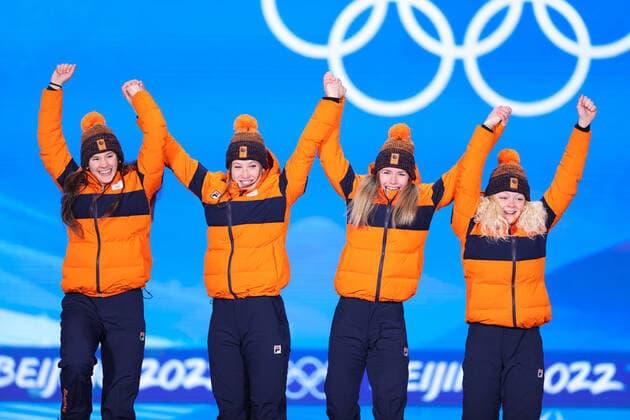 (220214) -- BEIJING, Feb. 14, 2022 -- Gold medalists of the Netherlands react during the awarding ceremony of short track Speed skating, Eisschnelllauf women s 3000m relay at the Beijing Medals Plaza of the Winter Olympics in Beijing, capital of China, Feb. 14, 2022. ) (BEIJING2022)CHINA-BEIJING-OLYMPIC Winter games, Winterspiele,Spiele, Summer games AWARDING CEREMONY (CN) YangxLei 