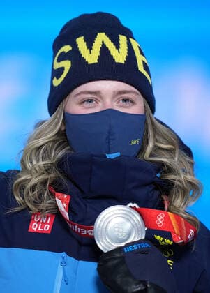 (220214) -- ZHANGJIAKOU, Feb. 14, 2022 -- Silver medalist Elvira Oeberg of Sweden poses during the awarding ceremony of biathlon women s 10km pursuit at Zhangjiakou Medals Plaza of the Winter Olympics in Zhangjiakou, north China s Hebei Province, Feb. 14, 2022. ) (BEIJING2022)CHINA- ZHANGJIAKOU-OLYMPIC Winter games, Winterspiele,Spiele, Summer games AWARDING CEREMONY (CN) ZhanxYan 