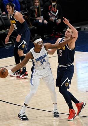 Orlando Magic center Wendell Carter Jr (L) looks for an open man while fighting off Denver Nuggets center Nikola Jokic, during a NBA, Basketball Herren, USA game at the Ball Arena in Denver, CO, USA, 14 February 2022. Orlando Magic at Denver Nuggets !ACHTUNG: NUR REDAKTIONELLE NUTZUNG!  Copyright: xToddxPiersonx AME5758 20220215-6bd060918c805c0f110f97716c0b59f1149b9cfc