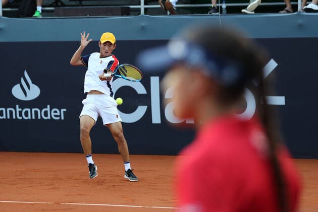 (220215) -- BRAZIL, Feb. 15, 2022 -- Shang Juncheng of China competes during the first round of Rio Open between Shang Juncheng of China and Pedro Martinez Portero of Spain in Rio de Janeiro, Brazil, Feb. 14, 2022. ) (SP)BRAZIL-RIO DE JANEIRO-TENNIS-RIO OPEN-1ST ROUND WangxTiancong 