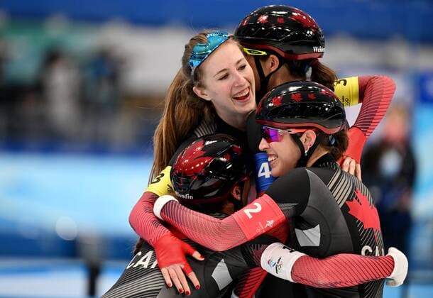 Bilder des Jahres 2022, Sport 02 Februar Sport Themen der Woche KW 07 Sport Bilder des Tages China Olympics 2022 Speed skating, Eisschnelllauf Women Team Pursuit 8115249 15.02.2022 Canada s Ivanie Blondin, Alexa Scott, Isabelle Weidemann and Valerie Maltais celebrate winning the women s speed skating team pursuit final during the Beijing 2022 Winter Olympic Games, Olympische Spiele, Olympia, OS at the National Speed Skating Oval in Beijing, China. Vladimir Astapkovich Sputnik Beijing China  Copyright: xVladimirxAstapkovichx